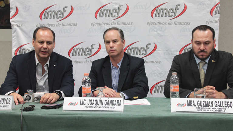 I Gustavo A. Hoyos, presidente nacional de Coparmex, Joaquín Gándara, presidente nacional de IMEF, Guzmán Gallegos Pérez, presidente de IMEF Baja California
